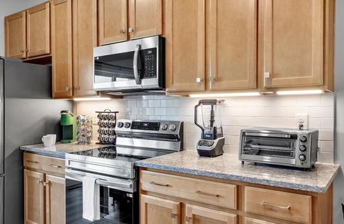 Midlothian House | 3BR Midterm Luxury in Walkable Neighborhood - Brand New Design