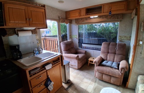 Chowchilla House | Cozy 1 BR RV in Chowchilla right off Route 152 and 99, Sleeps 4!
