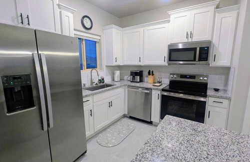 Las Cruces House | Modern 2BR/2BA + Office Home Walk to Red Hawk Golf Club, Near NMSU & White Sands
