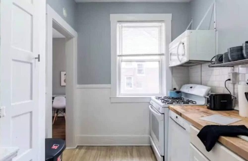 Detroit Apartment | Corp & Medical Stays/Monthly Discounts Available