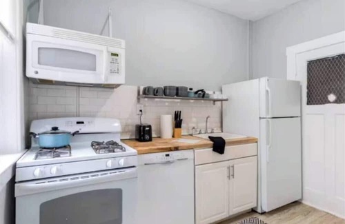Detroit Apartment | Corp & Medical Stays/Monthly Discounts Available