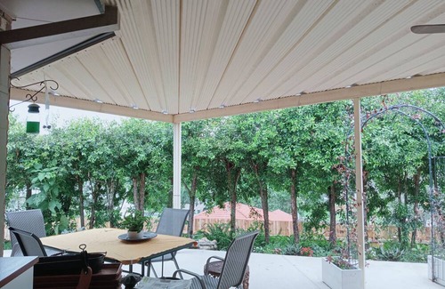 Collingwood Park Villa | All comfort single bedroom in villa, morning coffee, relax, go shopping in Malls