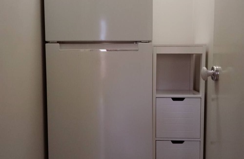 Collingwood Park Villa | All comfort single bedroom in villa, morning coffee, relax, go shopping in Malls