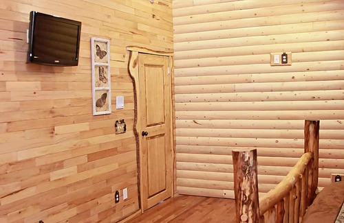 Pecks Mill Cabin | Deluxe 4 Bedroom Log Cabin