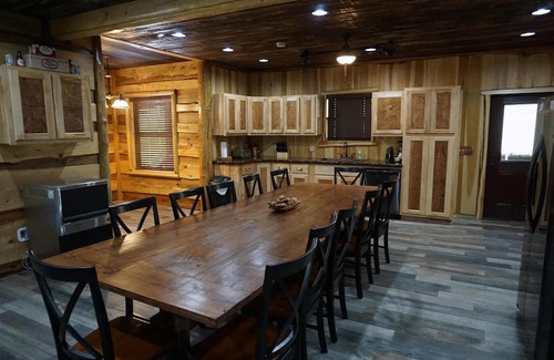 Henlawson Cabin | 6-Bedroom Master Deluxe, 5.5-Bath Log Cabin with Theater Room