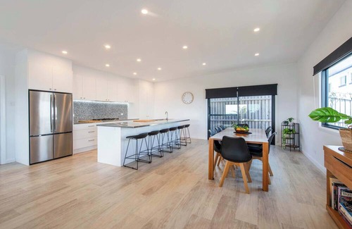 Angourie House | The Bay House - Oceanstays