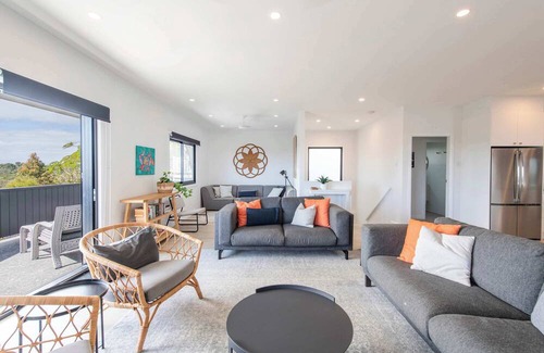 Angourie House | The Bay House - Oceanstays