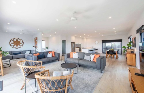 Angourie House | The Bay House - Oceanstays