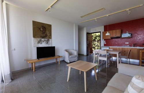 Pentakomo Apartment | Eucrasia | One-Bedroom Apartment, Art by PraXis Apartments