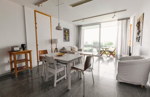Pentakomo Apartment | Eucrasia | One-Bedroom Apartment, Art by PraXis Apartments