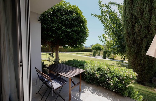 Pentakomo Apartment | Eupnea | Studio Apartment, Art by PraXis Apartments