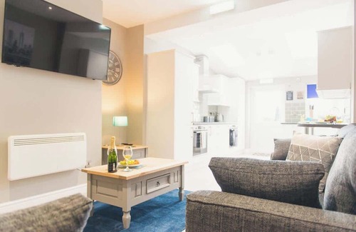 Tamworth House | 6 bed Town Centre House ALL with EN-Suite Tamworth