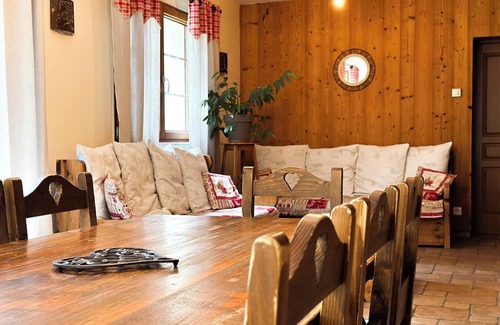 Arc-sous-Cicon House | Gîte l'Essentiel, farmhouse group accommodation with spa and sauna, playground