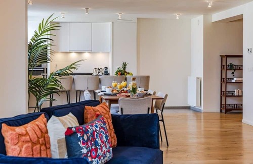 Etterbeek Apartment | Luxury Penthouse with Panoramic Views 3BR