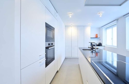 Etterbeek Apartment | Luxury Penthouse with Panoramic Views Downtown 3BR