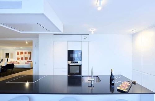 Etterbeek Apartment | Luxury Penthouse with Panoramic Views Downtown 3BR