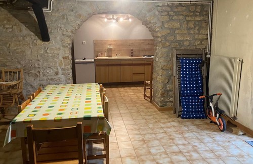 Molamboz House | Holiday Home 'Gîte Du Poisson Rouge' with Private Terrace and Shared Garden