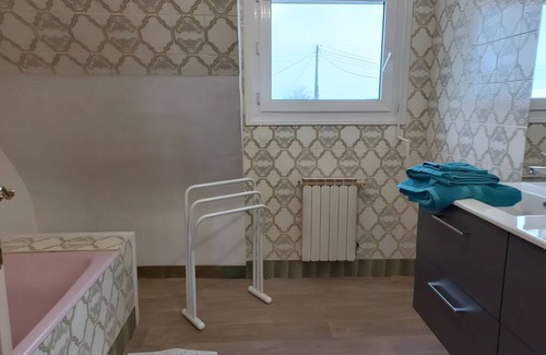 Plogoff Bed & Breakfast | Bed and Breakfast 'Chambre Les Hortensias' with Sea View, Private Terrace and Wi-Fi