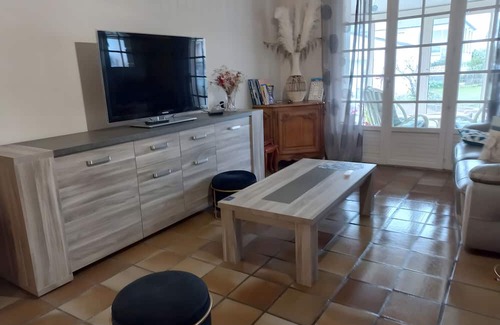 Plogoff Bed & Breakfast | Bed and Breakfast 'Chambre Les Hortensias' with Sea View, Private Terrace and Wi-Fi