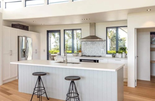 Omiha House | Chardy Ridge Summary: