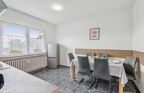 Velbert Apartment | Good location, ideal for fitters, trade fair guests, 3 bedrooms, SmartTV