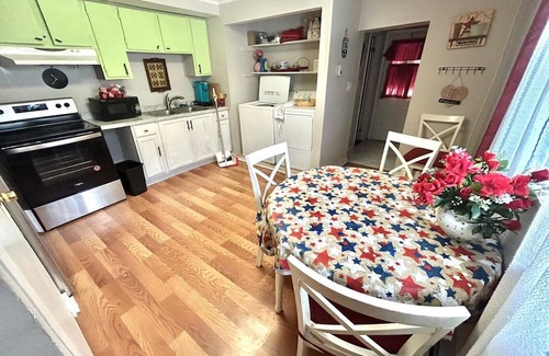 Pittston Apartment | Sandcastle Downtown I Laundry -Smart TV- Kureg- Near YMCA Highway & Hospitals