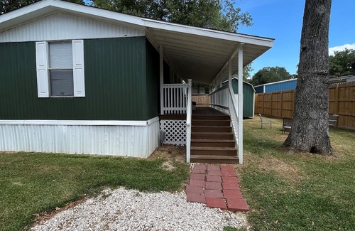 Pointblank Cabin | Charming 2-bedroom 2-bath cabin in Point Blank with lake access