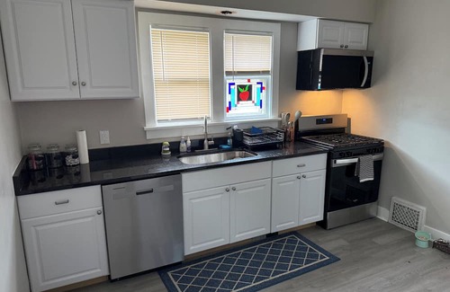 Michigan City House | Lovely 2-bedroom house with AC in Michigan City