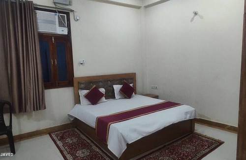 Kannauj Hotel | Amazing 5-bedroom hotel with AC in charming Tirwaganj