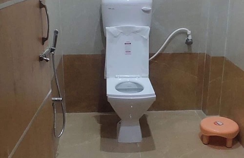 Kannauj Hotel | Amazing 5-bedroom hotel with AC in charming Tirwaganj