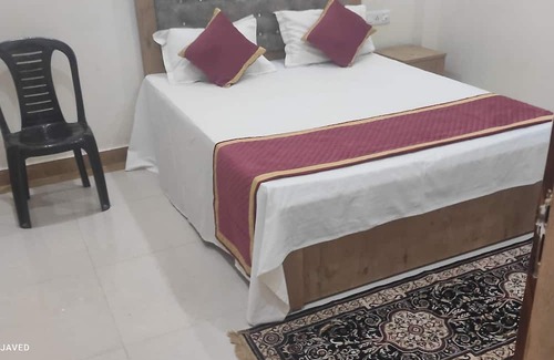 Kannauj Hotel | Amazing 5-bedroom hotel with AC in charming Tirwaganj