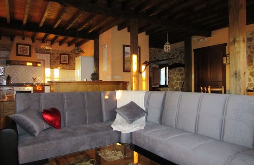 Pruneda House | Country House 'La Espinera' with Mountain View, Private Terrace and Wi-Fi