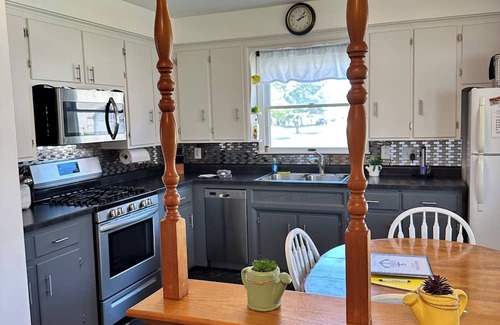 Conneaut House | Hanks Harbor, 1/4 mile from Marina and Beach