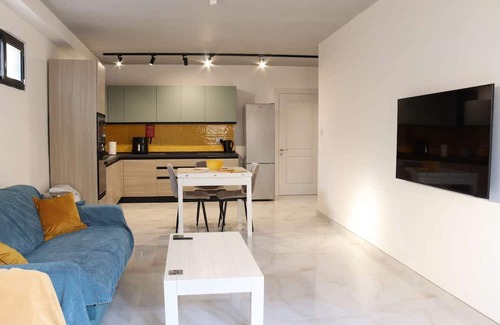 Tal-Ghoqod Apartment | Il-Kantuniera, One Bedroom Maisonette in St. Julian's