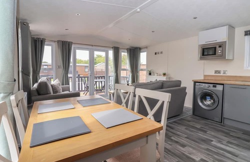 Great Hatfield Cottage | MEADOWS PARK 1, pet friendly, with hot tub in Hornsea
