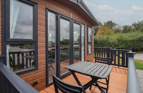 Great Hatfield Cottage | MEADOWS PARK 1, pet friendly, with hot tub in Hornsea