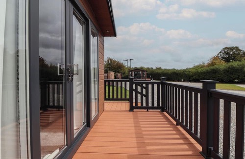 Great Hatfield Cottage | MEADOWS PARK 4, family friendly, with hot tub in Hornsea