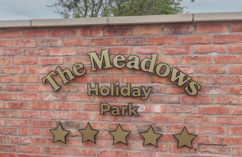 Great Hatfield Cottage | MEADOWS PARK 4, family friendly, with hot tub in Hornsea