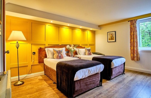 Tyndrum Hotel | Tranquil Tyndrum Retreat with Scenic Walks and Wildlife Watching