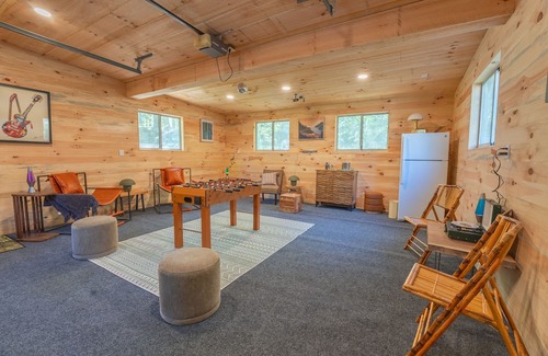 Madison House | Vintage-Inspired Luxury Retreat w/Hot Tub, Sauna & 1970s Garage Hangout