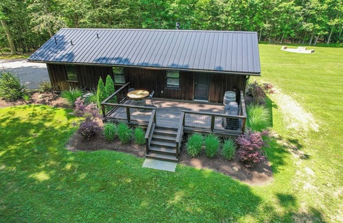Madison Cabin | Luxury Lodge w/Hot Tub, Fire Pit & Scenic Trails on 450-Acre Ohio Wine Country