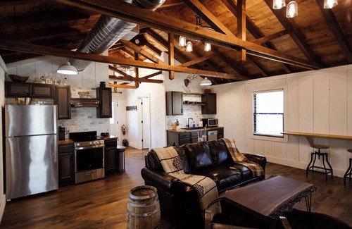 Madison Cabin | Luxury Lodge w/Hot Tub, Fire Pit & Scenic Trails on 450-Acre Ohio Wine Country