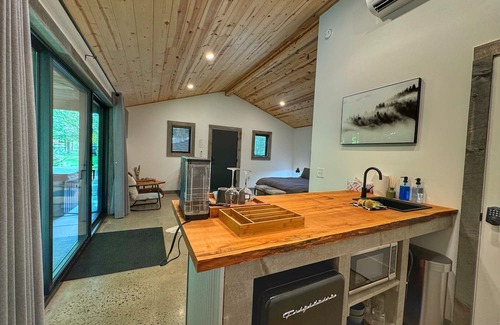 Madison Cabin | Charming Woodside Cabin w/Private Hot Tub & Scenic Trails at Standing Rock Far