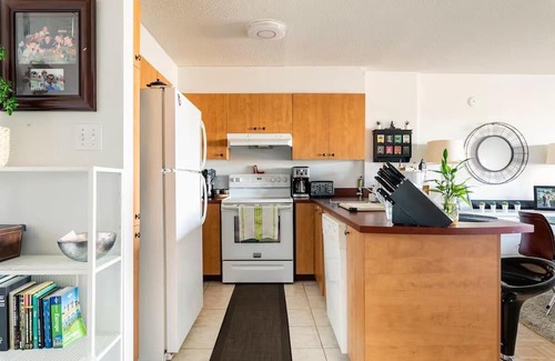 Kirkland Apartment | Chic 1-bedroom apartment with fitness room and AC in serene Kirkland