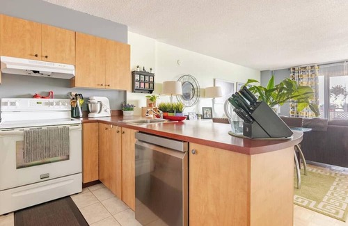 Kirkland Apartment | Chic 1-bedroom apartment with fitness room and AC in serene Kirkland