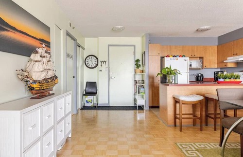 Kirkland Apartment | Chic 1-bedroom apartment with fitness room and AC in serene Kirkland