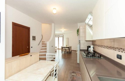 Cesate Cottage | Villa luminosa con balcone e jacuzzi, zona Milano