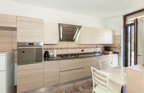 Cesate Cottage | Villa luminosa con balcone e jacuzzi, zona Milano