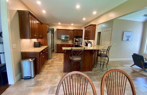 Senoia House | Privacy, view & location in one! Secret garden 4 bedroom Senoia home on 5 acres