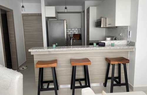 Veron Condo | Chic 1-bedroom condo Pool, Balcony & Tropical Vibes.